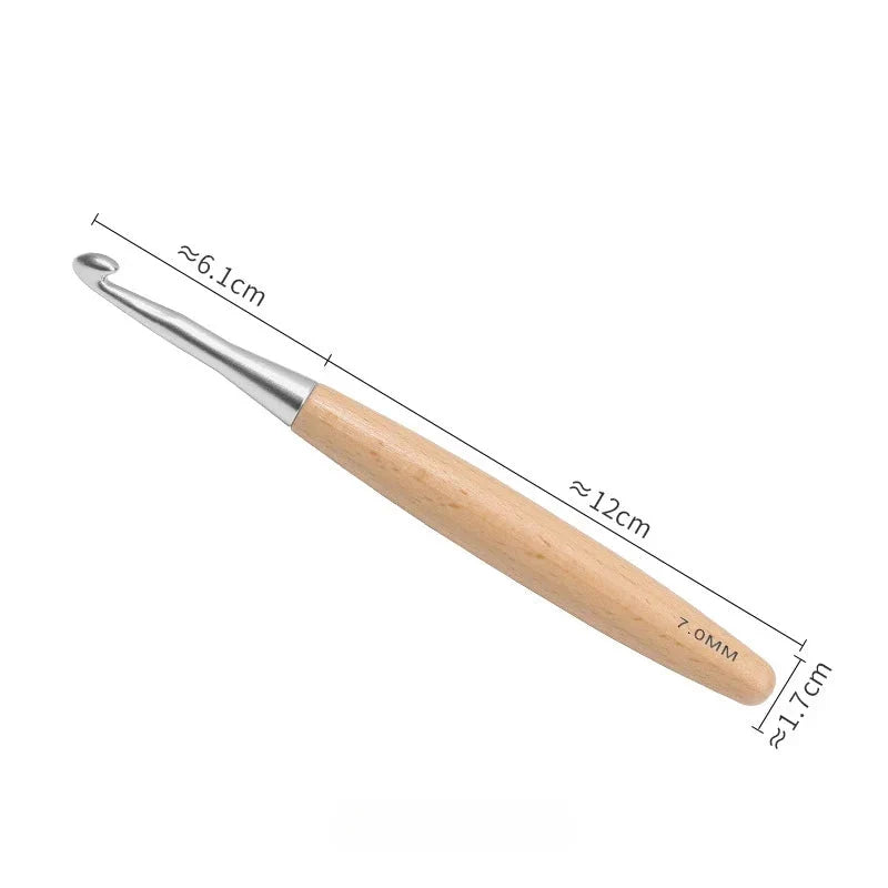 Yarnly 13-teiliges Häkelnadel-Set aus Holz – Größen 3 bis 12 mm, polierter Griff