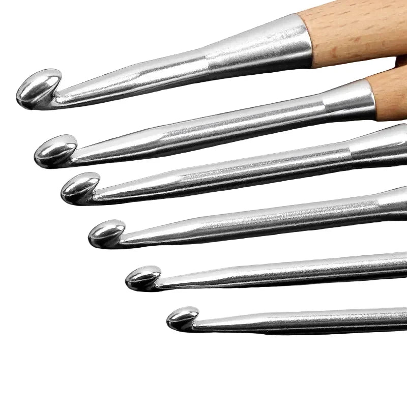 Yarnly 13-teiliges Häkelnadel-Set aus Holz – Größen 3 bis 12 mm, polierter Griff