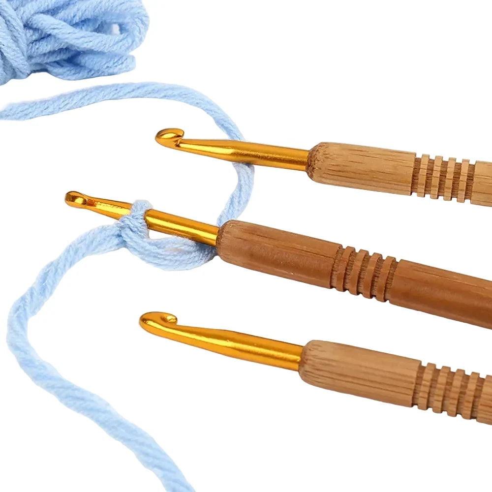 Yarnly 9-teiliges Häkelnadel-Set aus Aluminium mit Holzgriff – Nadeln für Stricken und Kreativhobbys