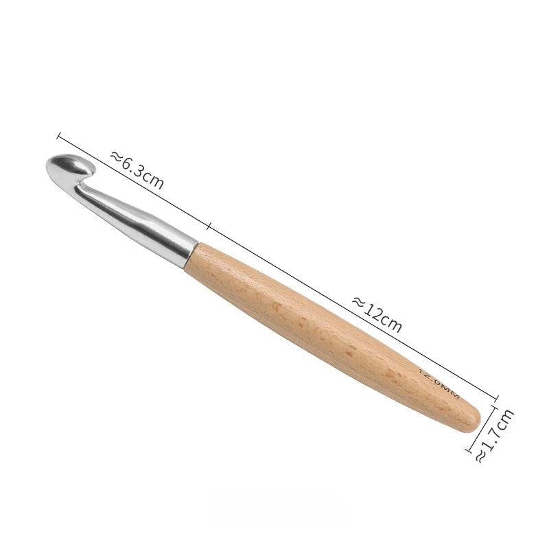 Yarnly 13-teiliges Häkelnadel-Set aus Holz – Größen 3 bis 12 mm, polierter Griff