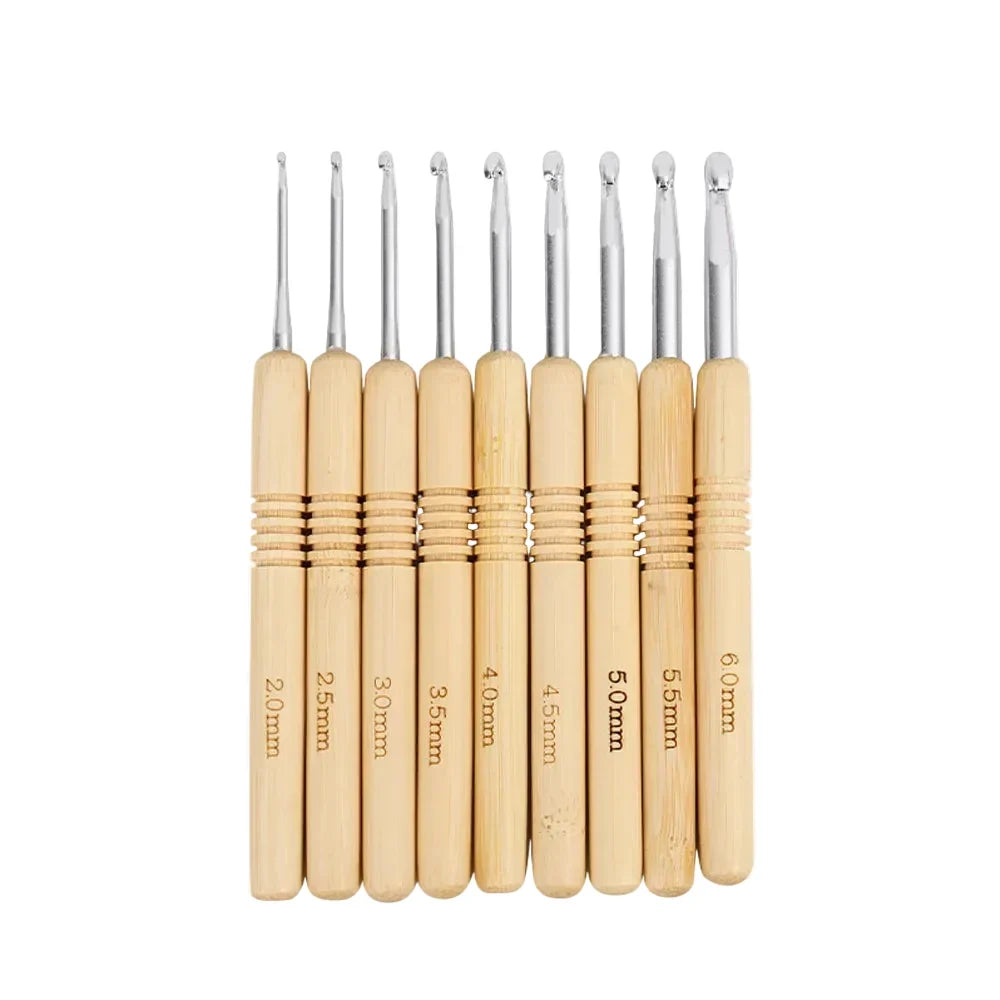 Yarnly 9-teiliges Häkelnadel-Set aus Aluminium mit Holzgriff – Nadeln für Stricken und Kreativhobbys