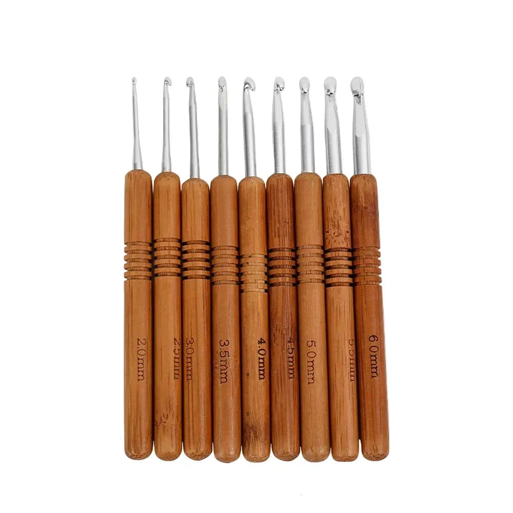 Yarnly 9-teiliges Häkelnadel-Set aus Aluminium mit Holzgriff – Nadeln für Stricken und Kreativhobbys